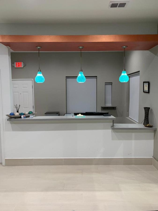 Homestay Inn & Suites Edinburg Buitenkant foto